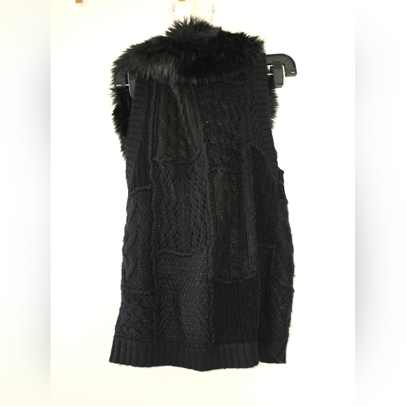 Lauren Ralph Lauren Black Vest with Faux Fur - Picture 2 of 5